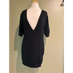 Express M black low v neck short sleeve sweater dress